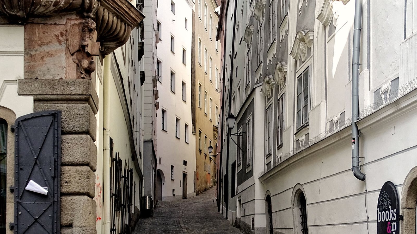 Ein Blick auf die Architektur und Straßen von Linz, Österreich.
